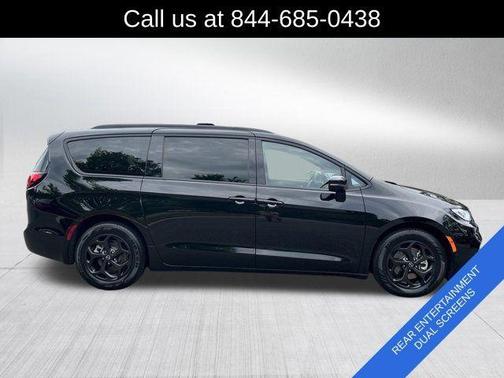 Diamond Black 2026 Chrysler Pacifica Hybrid Select