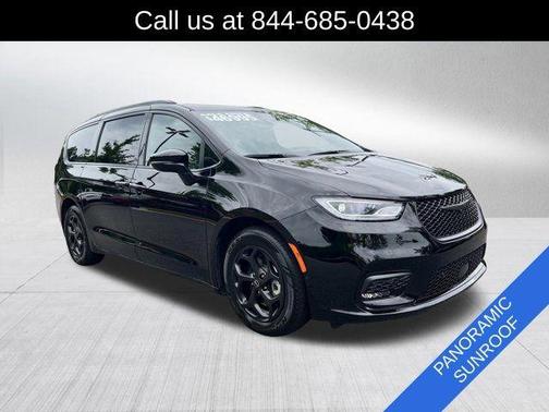 Diamond Black 2026 Chrysler Pacifica Hybrid Select