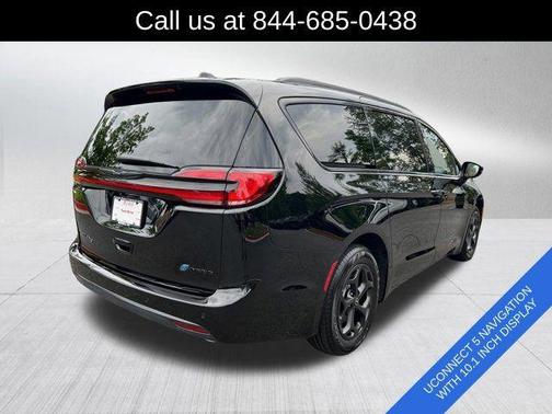 Diamond Black 2026 Chrysler Pacifica Hybrid Select
