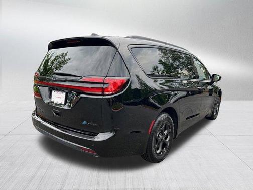 Diamond Black 2026 Chrysler Pacifica Hybrid Select