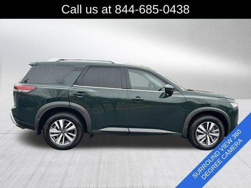 2022 Nissan Pathfinder SL