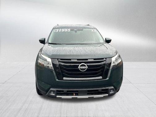 2022 Nissan Pathfinder SL