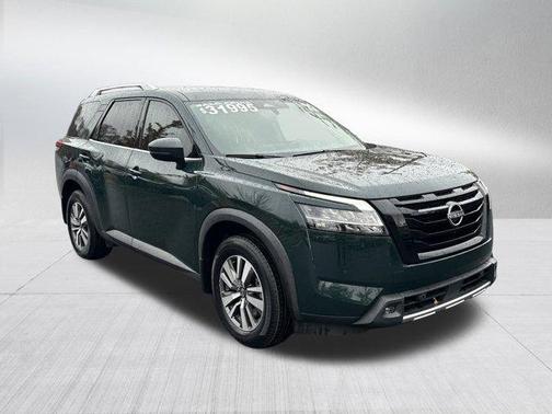 2022 Nissan Pathfinder SL