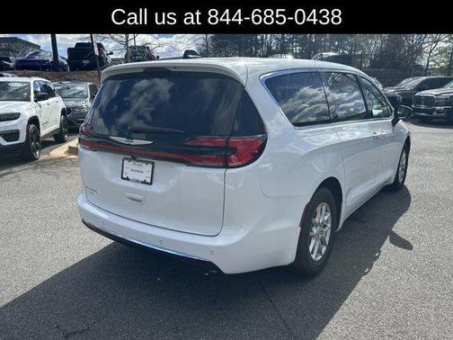 2026 Chrysler Pacifica Select