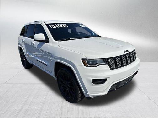 Bright White Clearcoat 2022 Jeep Grand Cherokee WK Laredo