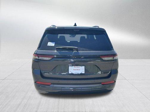 Metallic 2026 Jeep Grand Cherokee Summit