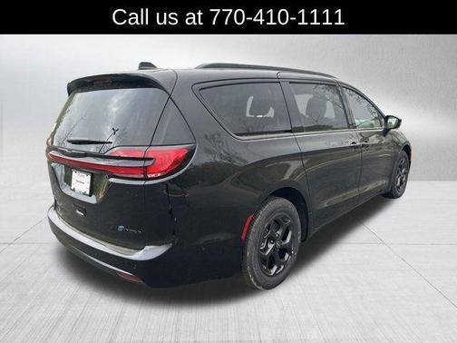 2025 Chrysler Pacifica Hybrid Select