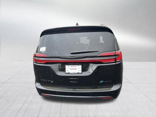 2025 Chrysler Pacifica Hybrid Select