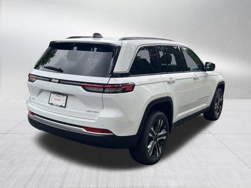 Bright White Clearcoat 2027 Jeep Grand Cherokee Limited