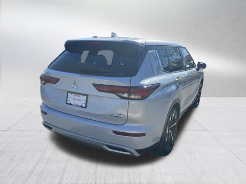 2024 Mitsubishi Outlander PHEV SE