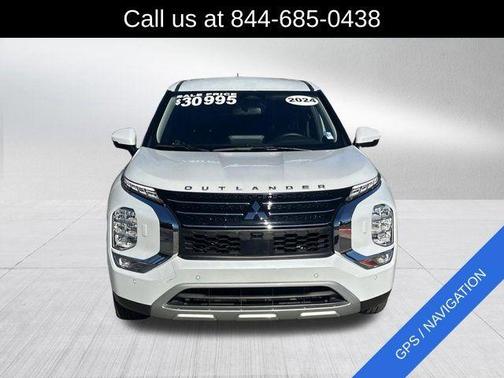 White 2024 Mitsubishi Outlander PHEV SE