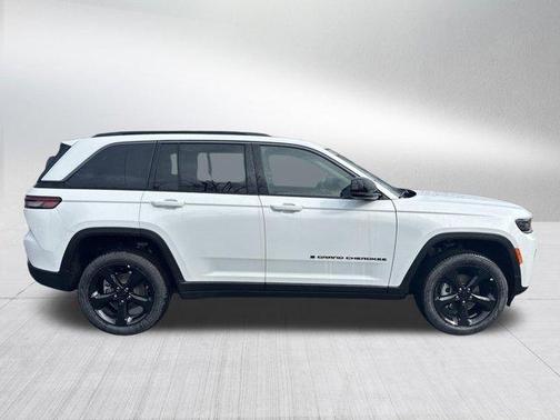Bright White Clearcoat 2026 Jeep Grand Cherokee Limited