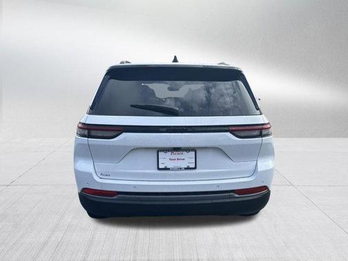 Bright White Clearcoat 2026 Jeep Grand Cherokee Limited