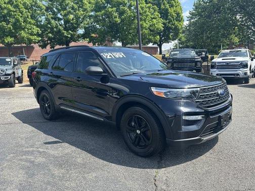 Black Metallic 2022 Ford Explorer XLT