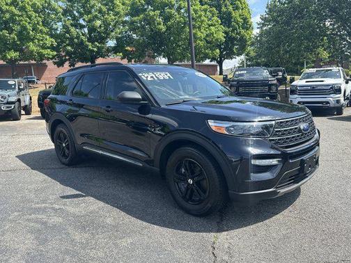 Black Metallic 2022 Ford Explorer XLT