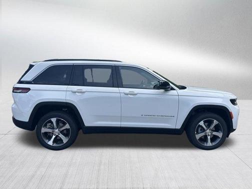 Bright White Clearcoat 2026 Jeep Grand Cherokee Limited
