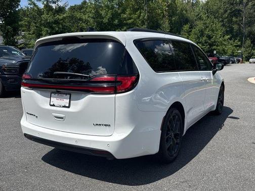 Bright White Clearcoat 2026 Chrysler Pacifica Limited