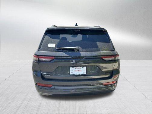 Metallic 2026 Jeep Grand Cherokee Summit