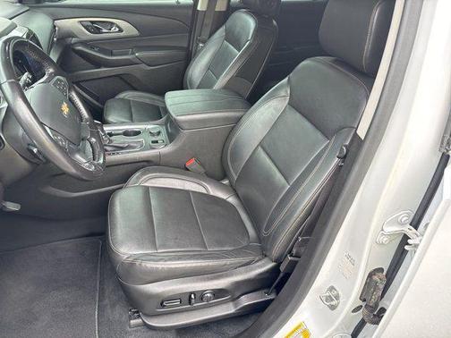 Summit White 2021 Chevrolet Traverse LT Leather