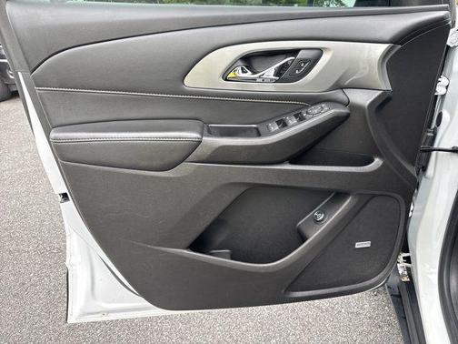 Summit White 2021 Chevrolet Traverse LT Leather