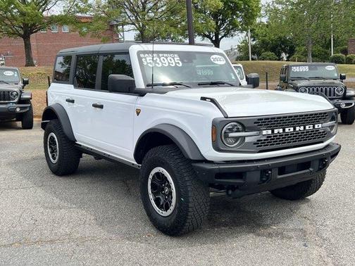 Oxford White 2023 Ford Bronco Badlands