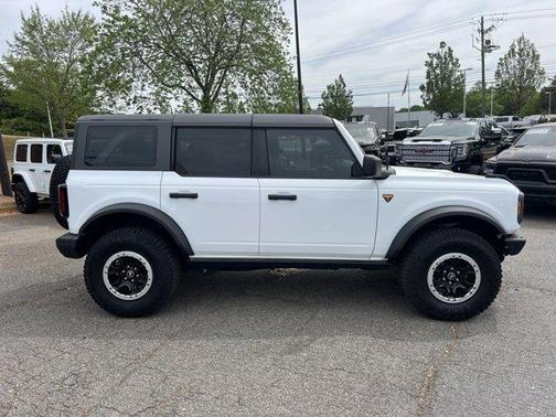 Oxford White 2023 Ford Bronco Badlands
