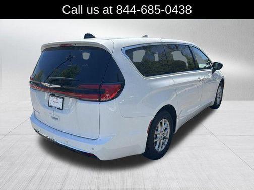 Bright White Clearcoat 2026 Chrysler Pacifica Select