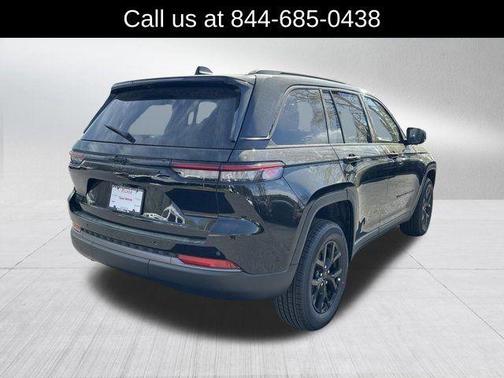 Diamond Black 2026 Jeep Grand Cherokee Laredo
