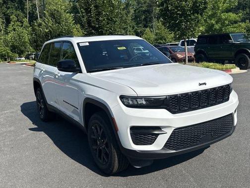 2025 Jeep Grand Cherokee Laredo