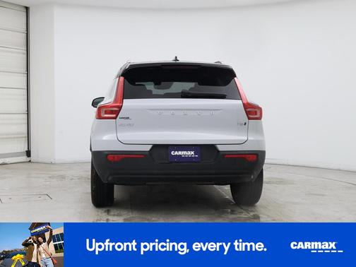 2022 Volvo XC40 T5 R-Design