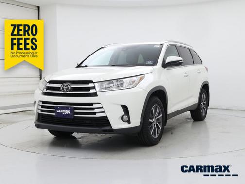 White 2019 Toyota Highlander XLE