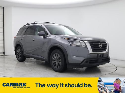 2022 Nissan Pathfinder SV