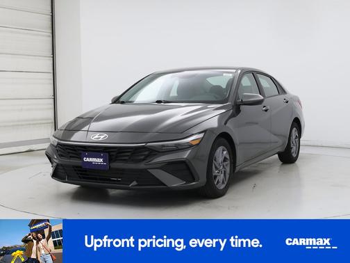 Gray 2024 Hyundai ELANTRA SE