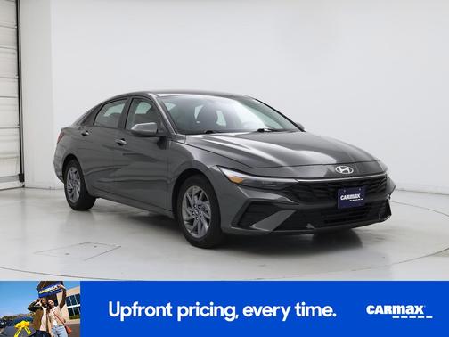 Gray 2024 Hyundai ELANTRA SE