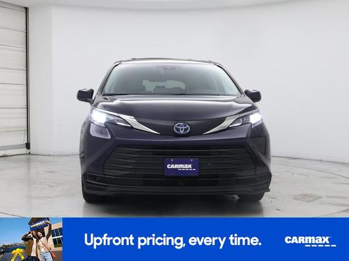 2024 Toyota Sienna LE