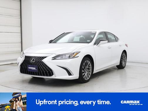 White 2025 Lexus ES 300h Luxury
