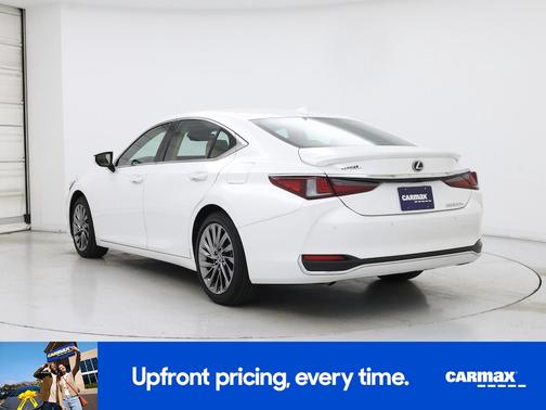 White 2025 Lexus ES 300h Luxury