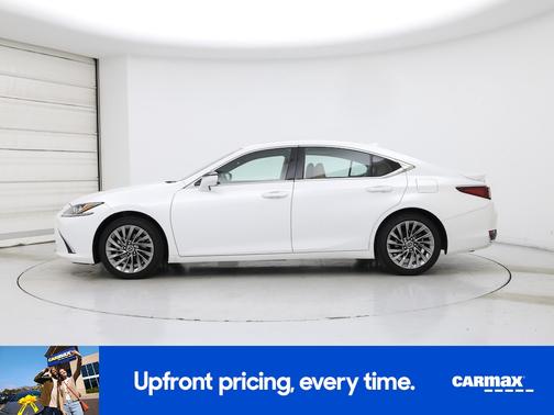 White 2025 Lexus ES 300h Luxury