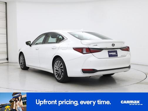 White 2025 Lexus ES 300h Luxury