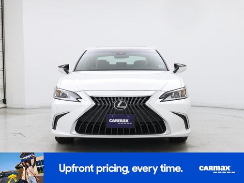 White 2025 Lexus ES 300h Luxury