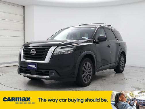 2022 Nissan Pathfinder SL