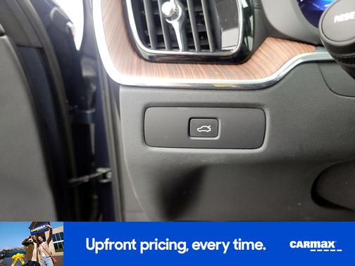 2023 Volvo XC60 B5 Ultimate Bright Theme