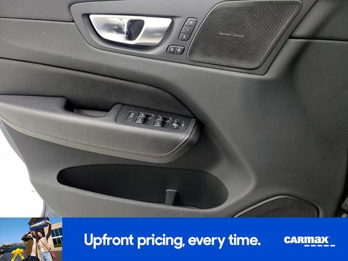 2023 Volvo XC60 B5 Ultimate Bright Theme