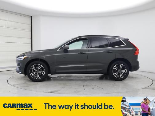 2022 Volvo XC60 B5 Momentum