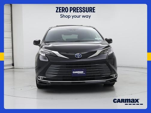 Black 2025 Toyota Sienna Limited