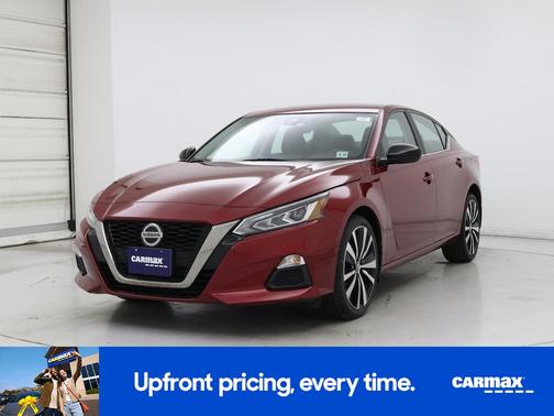 Red 2022 Nissan Altima SR