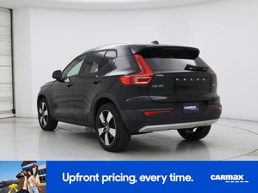 Black 2019 Volvo XC40 T5 Momentum