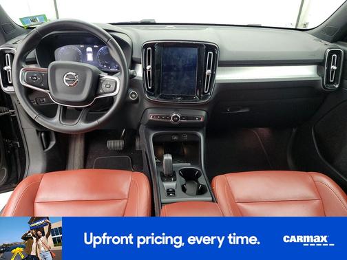 Black 2019 Volvo XC40 T5 Momentum
