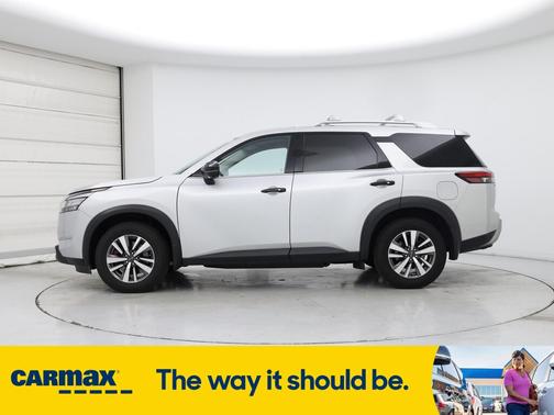 2024 Nissan Pathfinder SL