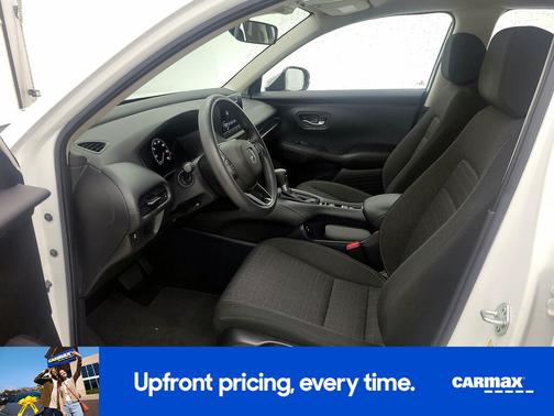 White 2024 Honda HR-V LX